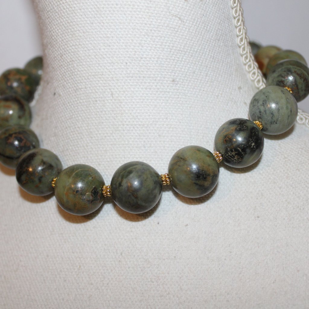 Necklace Gemstone Green With Gold Accents